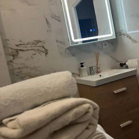 Lumiere Center Apartment *